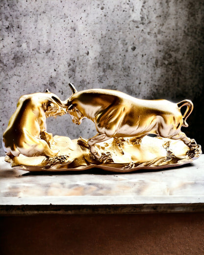Duel der Mächtigen - Dekorative Skulptur Stier und Bär - Personalisierung mit Gravur möglich - Farbe Gold