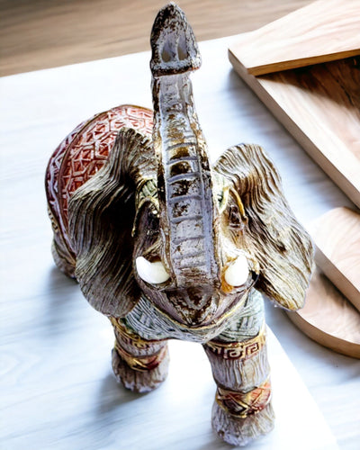 Elefantenwächter – Dekorativer Elefant aus Harz mit Gravurmöglichkeit