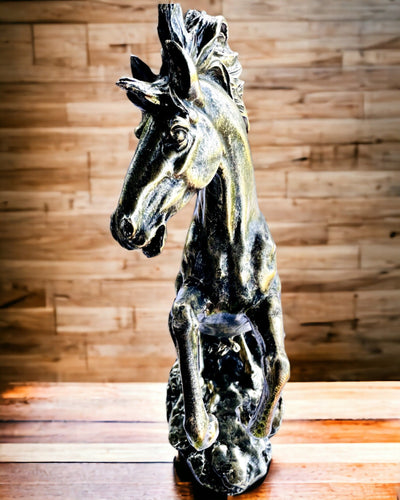 Noblesse - Figur, Statue eines Pferdes in Bewegung - Möglichkeit zur Personalisierung mit Gravur als Geschenk