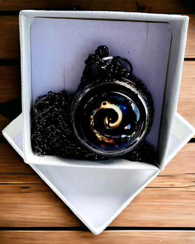 Taschenuhr "Galactic Eye" Personalisierung mit Gravur