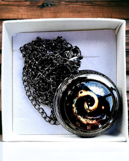 Taschenuhr "Galactic Eye" Personalisierung mit Gravur