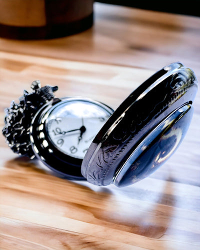 Taschenuhr "Galactic Eye" Personalisierung mit Gravur