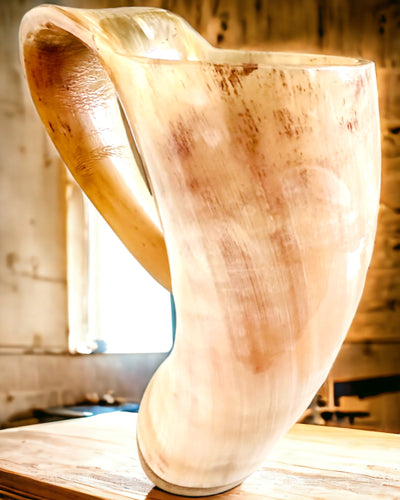 Gehämmerter Krug 'Majstersztyk' mit Personalisierung durch Gravur - 5 Farbvarianten