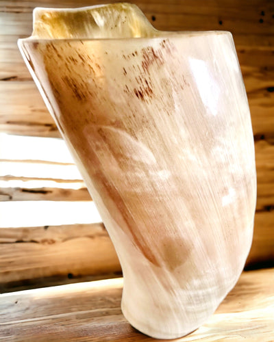 Gehämmerter Krug 'Majstersztyk' mit Personalisierung durch Gravur - 5 Farbvarianten