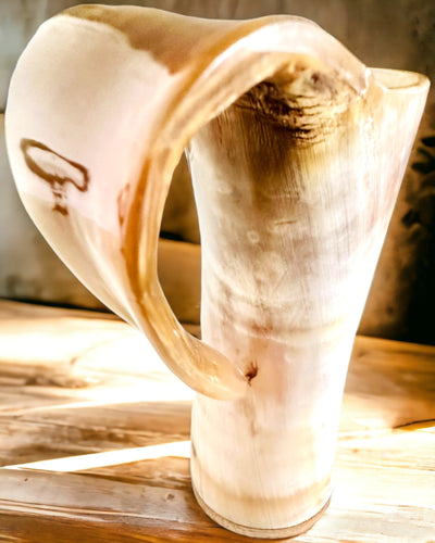 Gehämmerter Krug 'Majstersztyk' mit Personalisierung durch Gravur - 5 Farbvarianten