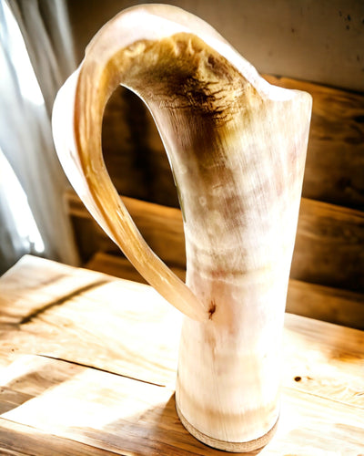 Gehämmerter Krug 'Majstersztyk' mit Personalisierung durch Gravur - 5 Farbvarianten