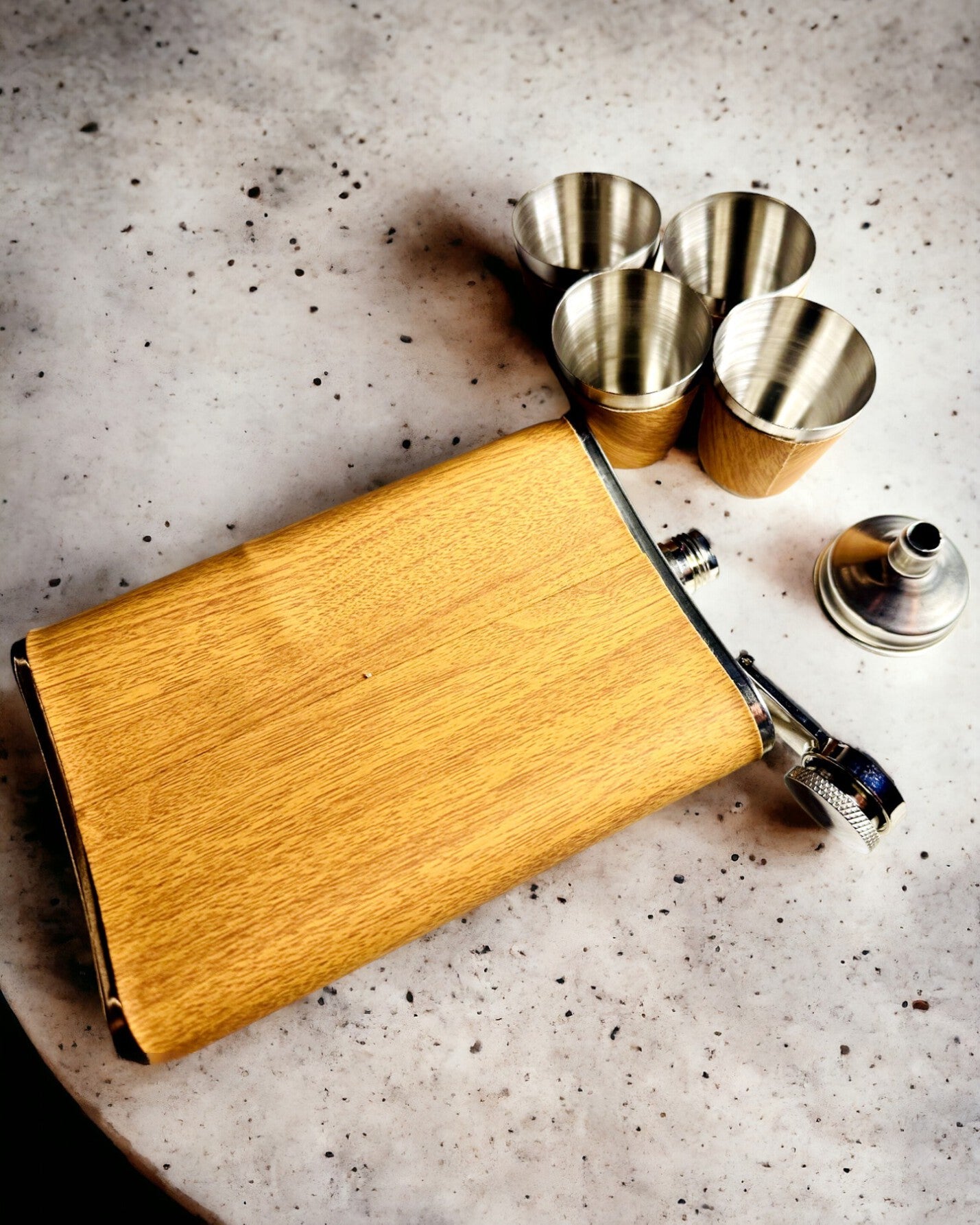 Holzset "Piersiówka Elegance" mit Gravurpersonalisierungsmöglichkeit