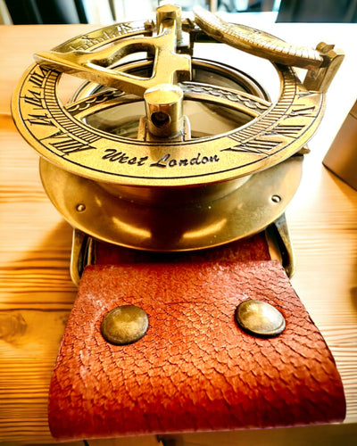 Sonnenuhr "Antiker Kompass", Armbanduhr mit Kompass, Personalisierung mit Gravur möglich