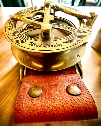 Sonnenuhr "Antiker Kompass", Armbanduhr mit Kompass, Personalisierung mit Gravur möglich