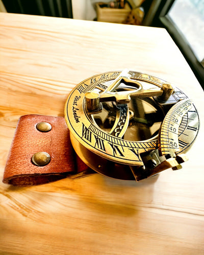 Sonnenuhr "Antiker Kompass", Armbanduhr mit Kompass, Personalisierung mit Gravur möglich
