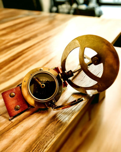 Sonnenuhr "Antiker Kompass", Armbanduhr mit Kompass, Personalisierung mit Gravur möglich