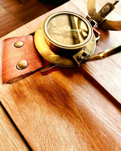 Sonnenuhr "Antiker Kompass", Armbanduhr mit Kompass, Personalisierung mit Gravur möglich