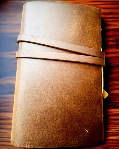 Premium-Notizbuch "RetroNotes" – Elegantes Notizbuch aus echtem Leder - 200 Seiten, 120g, Notizbuch, Skizzenbuch, Farbe Braun, Personalisierung mit Gravur