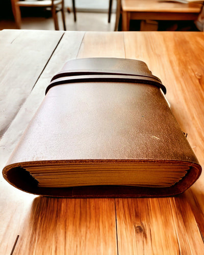 Premium-Notizbuch "RetroNotes" – Elegantes Notizbuch aus echtem Leder - 200 Seiten, 120g, Notizbuch, Skizzenbuch, Farbe Braun, Personalisierung mit Gravur