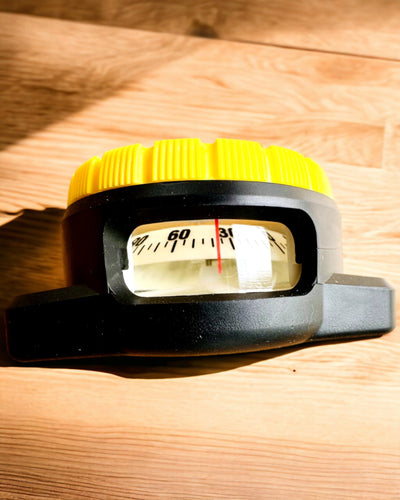Taucherkompass AquaGuide - wasserdichter Kompass mit Leuchtfunktion und flexiblem Armband, Personalisierung möglich