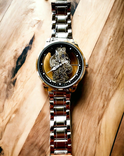 Elegante Herrenuhr KIMSDUN Prestige Transparentes Uhrwerk und Sportliche Eleganz, personalisierbar mit Gravur