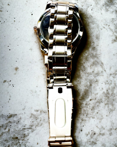 Elegante Herrenuhr KIMSDUN Prestige Transparentes Uhrwerk und Sportliche Eleganz, personalisierbar mit Gravur