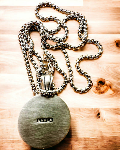 Kompass-Halskette „Eurla“ - Möglichkeit zur Personalisierung mit Gravur