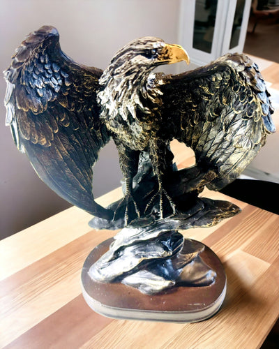 Dekorative Statue "Fliegender Adler" – Majestätisches Symbol für Stärke und Freiheit