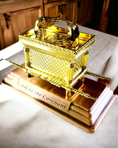 Vergoldete Replik der Bundeslade – Dekorative Arche-Statue aus Kupfer in Größe XL 28x15,6x20 cm