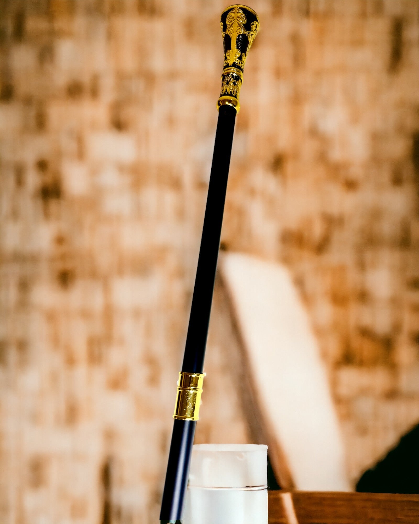 Luxusstock mit goldenem Griff in Blumenform – Elegant und modisch, 93 cm