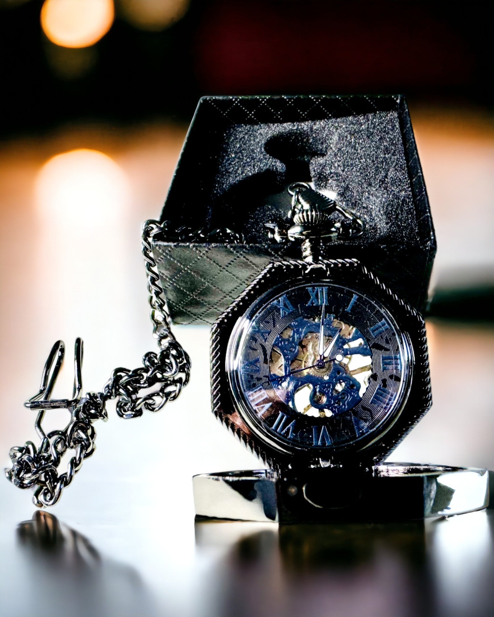 Klassische achteckige mechanische Taschenuhr im Steampunk-Stil in Schwarz, Gravur