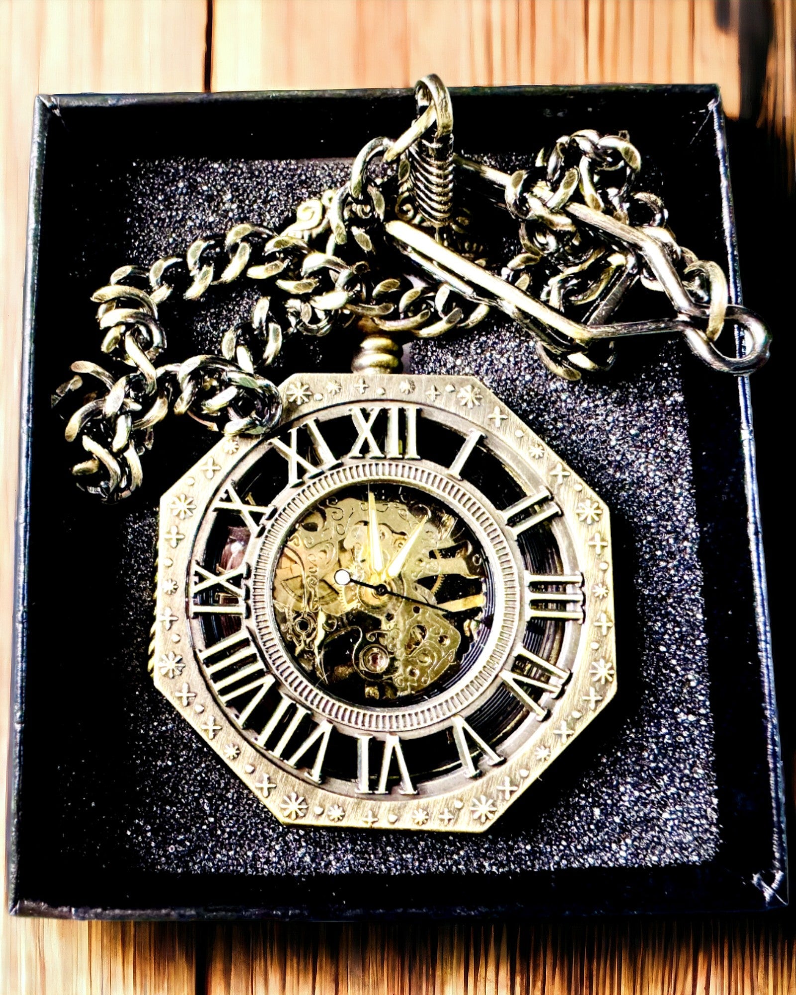 Klassische achteckige braune mechanische Taschenuhr im Steampunk-Stil - Zeitlos