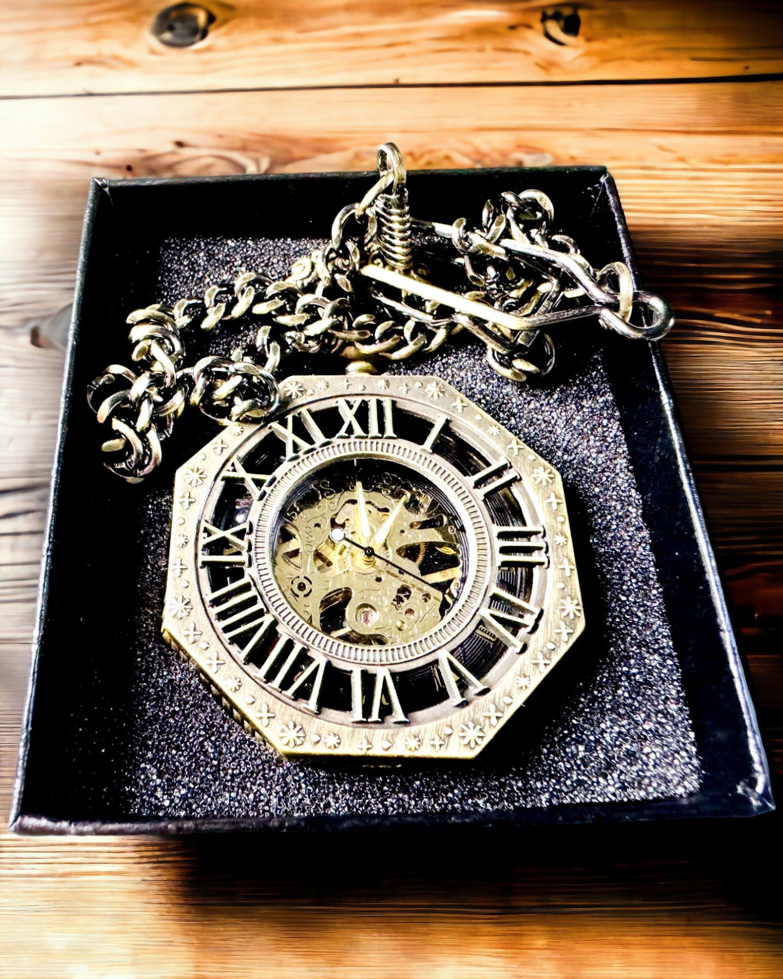 Klassische achteckige braune mechanische Taschenuhr im Steampunk-Stil - Zeitlos