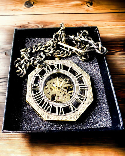 Klassische achteckige braune mechanische Taschenuhr im Steampunk-Stil - Zeitlos
