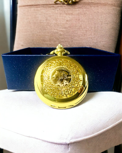 Retro Taschenuhr mit handaufgezogenem Mechanismus, goldene Farbe mit römischer Skala und leuchtendem Zifferblatt, Vintage-Stil