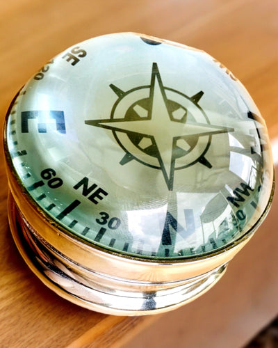 Bailey Compass Clock - Elegante Uhr mit Kompassmotiv und Gravurmöglichkeit