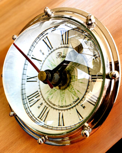 Bailey Compass Clock - Elegante Uhr mit Kompassmotiv und Gravurmöglichkeit