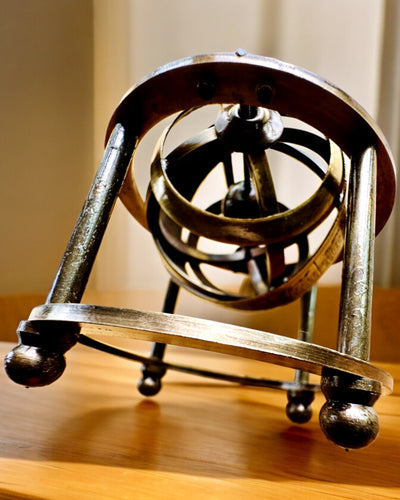 Astronomische Uhr „Kosmische Harmonie“ - Möglichkeit zur Personalisierung mit Gravur