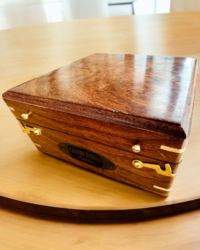 Große Holzkiste für Kompass "Gilbert & Sons" mit Gravurmöglichkeit