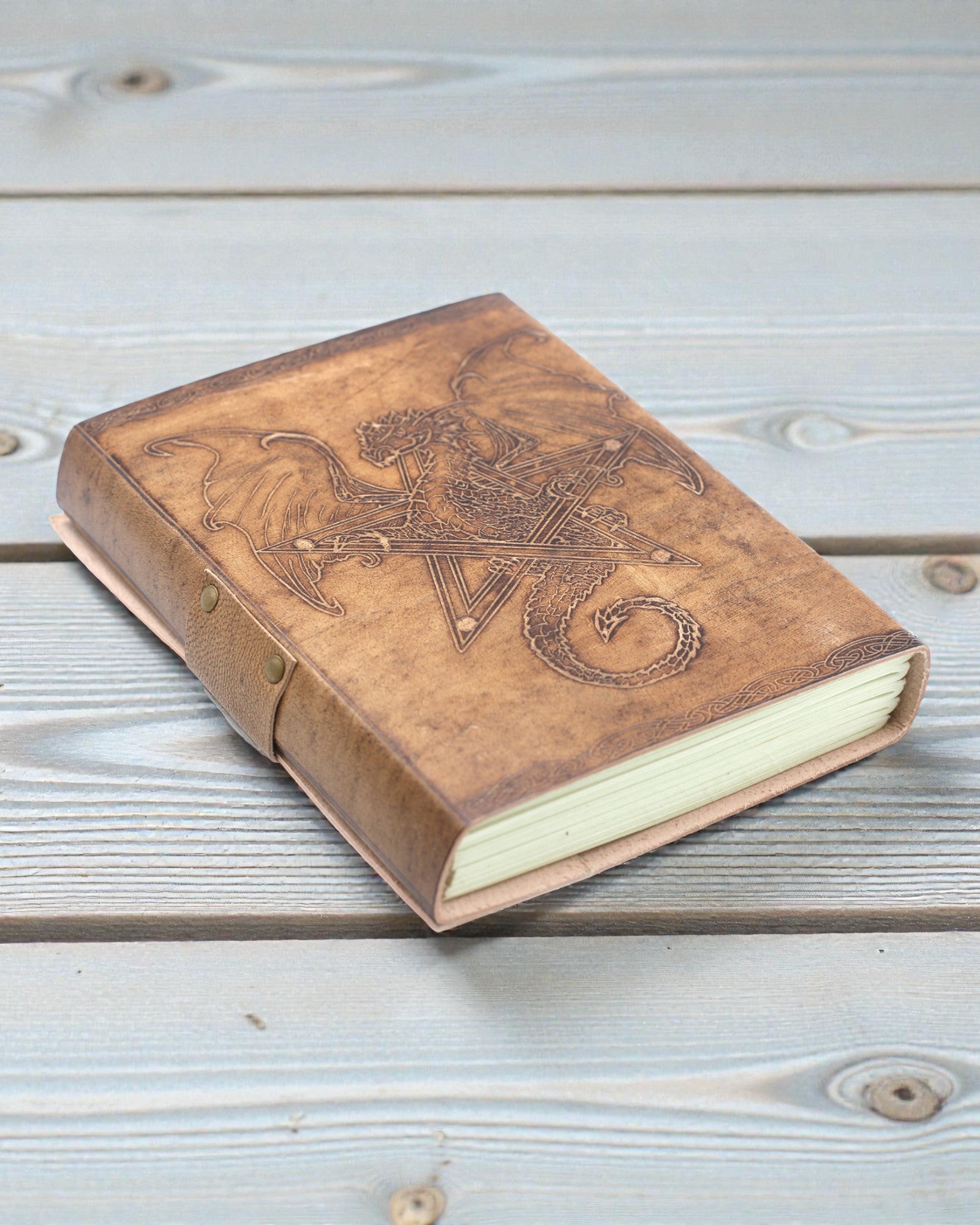 Leder-Notizbuch Drachenwächter der Legenden – Handgeprägt 20 × 15 cm