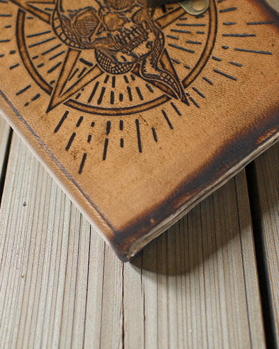 Noctis Sigil – Notizbuch aus Leder mit Pentagramm und Totenkopf