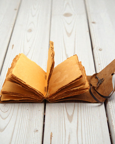 Notizbuch aus geöltem Leder mit Geheimschlüssel – Tagebuch im Nostalgie-Stil 13 × 18 cm