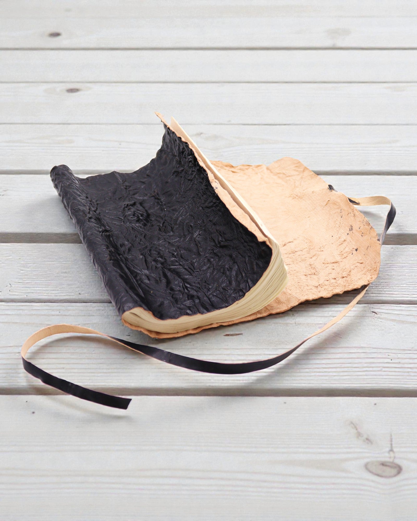 Aufrollbares Leder-Reisenotizbuch Nomade Schwarz – 21 × 15 cm