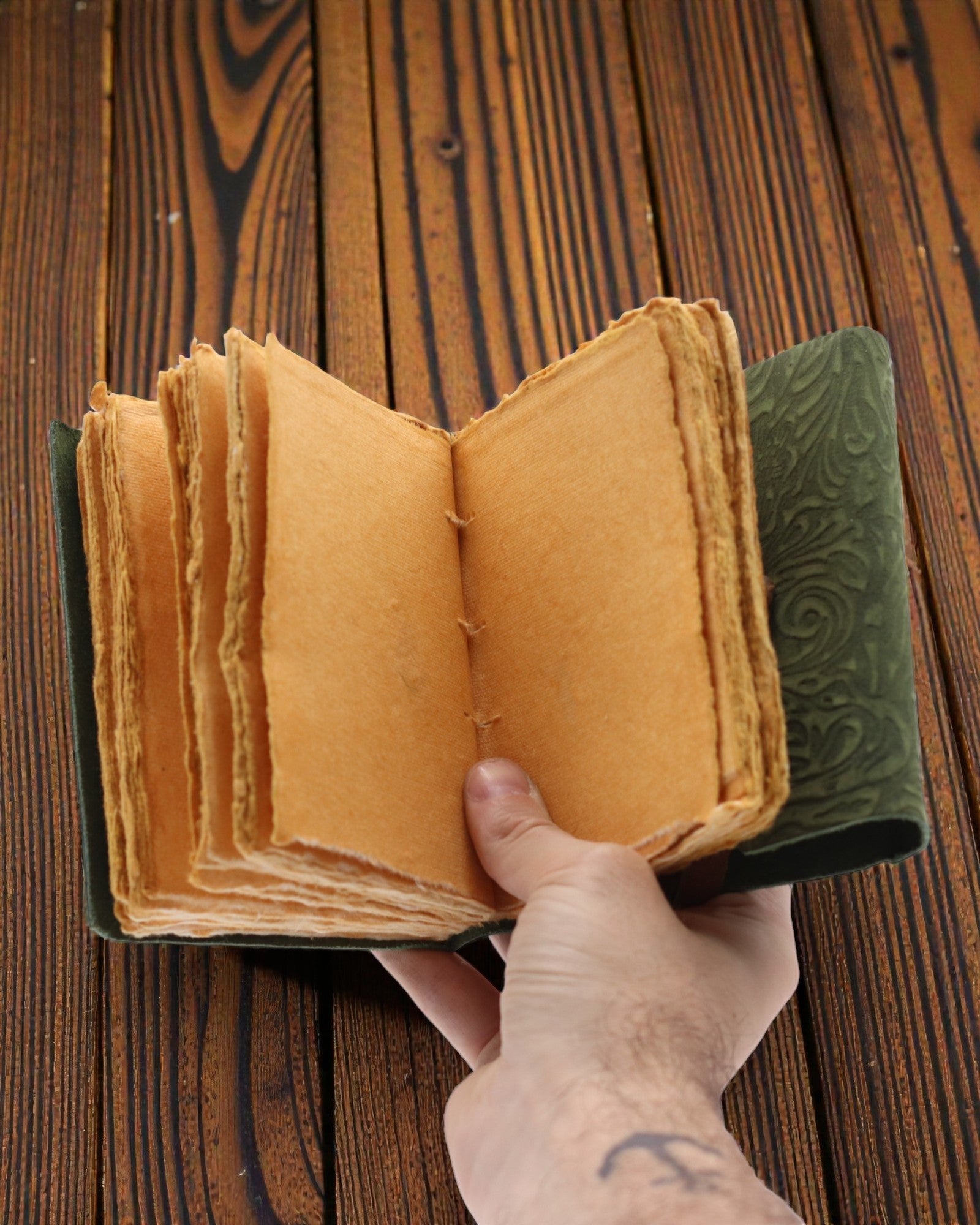 Green Maze Retro – Leder-Notizbuch mit gealterten Seiten 12,7 × 8,9 cm