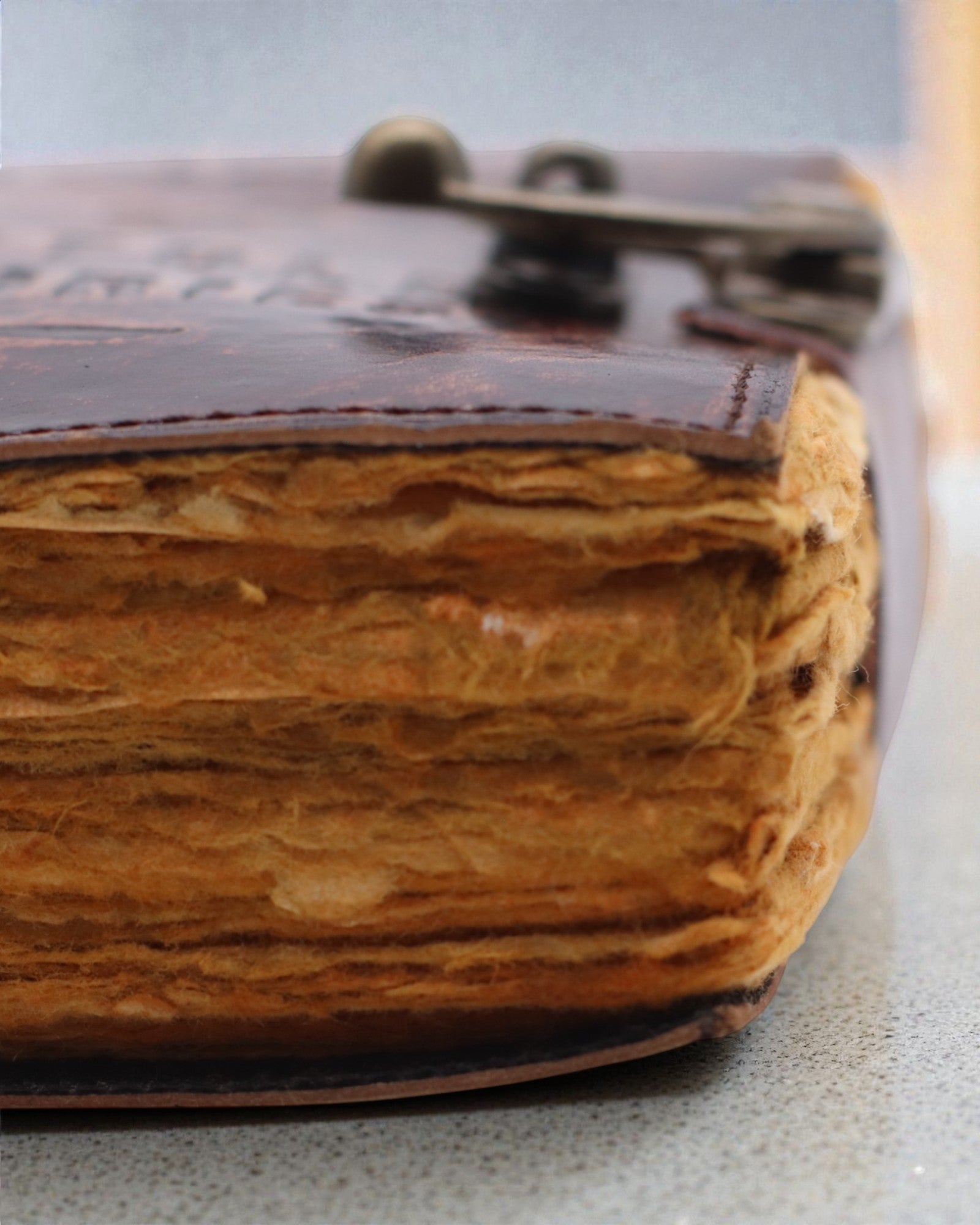 Antiqua Stories – Leder-Notizbuch mit gealterten Seiten 15 × 10 cm, Die Aufzeichnungen unerzählter Geschichten