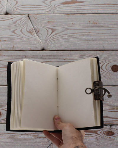 Leder-Notizbuch mit Aufdruck – Schluss mit dem endlosen Scrollen (17,8 × 12,7 cm)