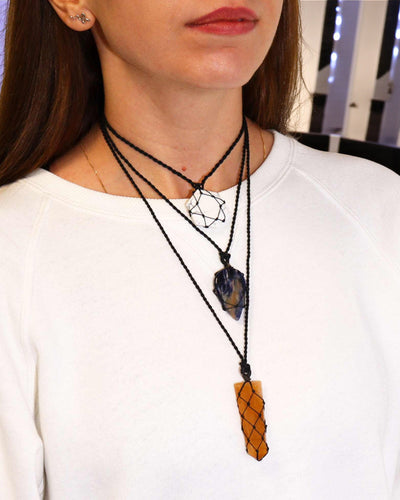 Weißes Gleichgewicht – Makramee-Halskette mit weißem Howlith