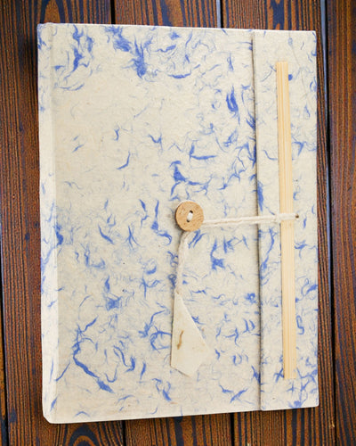 Blaue Baumwollwolke – großes Lokta-Notizbuch mit blauem Baumwollstoff 21 × 15 cm, 45 Blätter