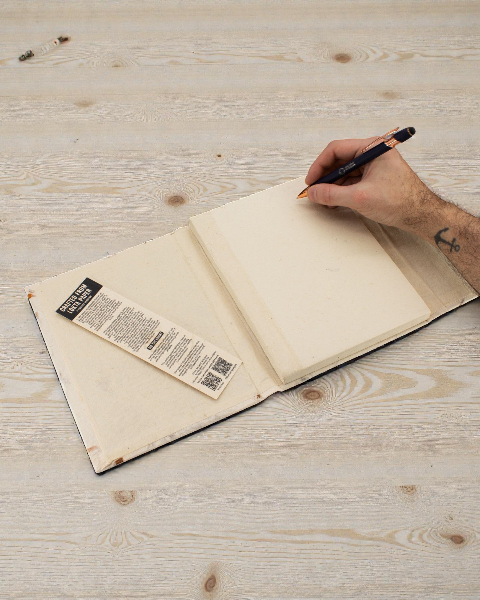 Großes Lokta-Notizbuch Botanical Bloom – Blumen (45 Blätter, 21 x 15 cm)