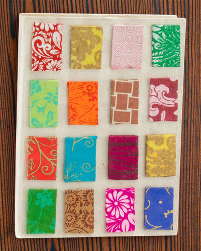 Farbkacheln Harmonie – mittleres Lokta-Notizbuch mit Motiv kleiner Kacheln 15 × 12 cm, 45 Blatt