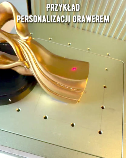 Skulptur der Liebe - "Ewige Leidenschaft" - Kleine dekorative Figur in Goldfarbe mit Gravuroption
