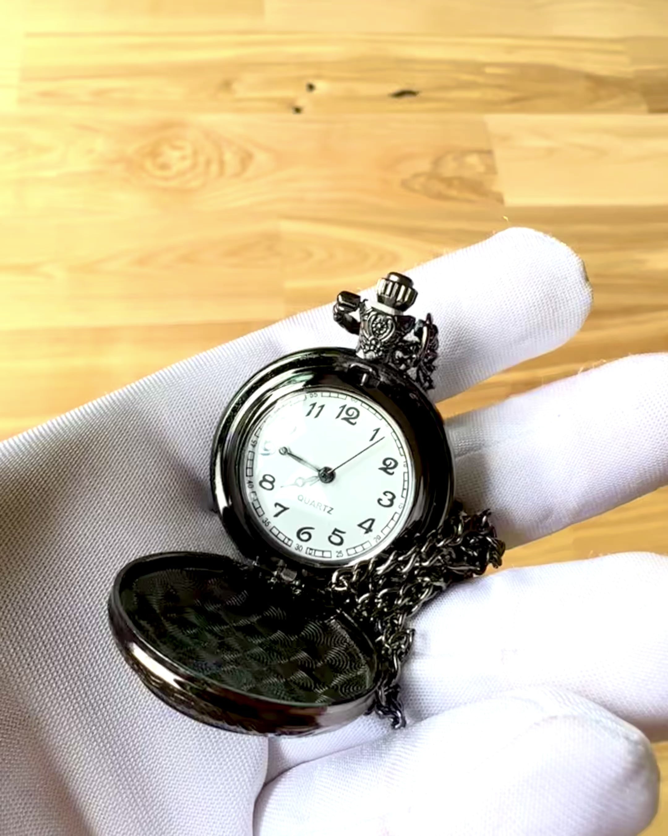 Taschenuhr "Galactic Eye" Personalisierung mit Gravur