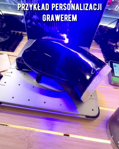 Kompakt, 350 ml, Rzeźbiony Majstersztyk-Krug mit Möglichkeit zur Personalisierung durch Gravur - 2 Farbvarianten