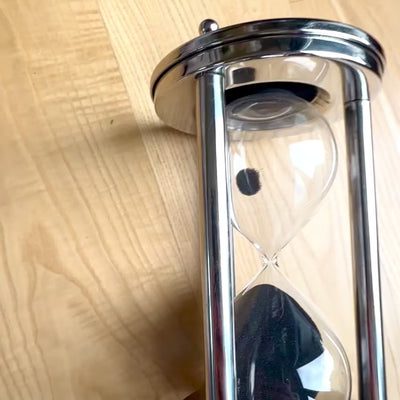 Aluminium-Sanduhr 15 Min mit personalisierbarer Gravur, schwarz, 10,15x10,15x20,25 cm
