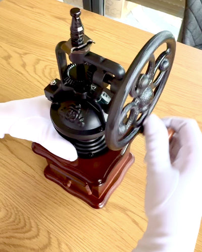 Retro Kaffeemühle „Vintage Café“ 27 cm Höhe, mit der Möglichkeit der Personalisierung durch Gravur als Geschenk